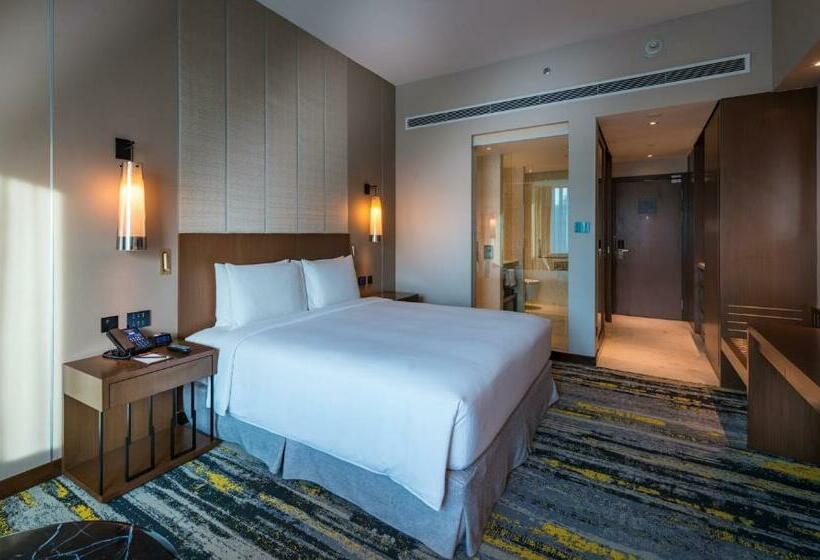 스탠다드 룸 킹사이즈 침대, Hilton Kota Kinabalu