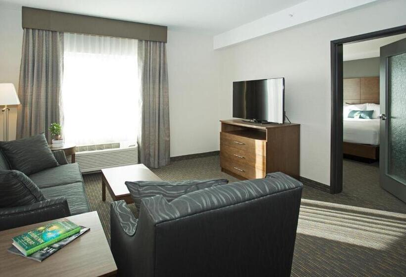 キングサイズベッドのデラックススイート, Wingate By Wyndham Calgary Airport