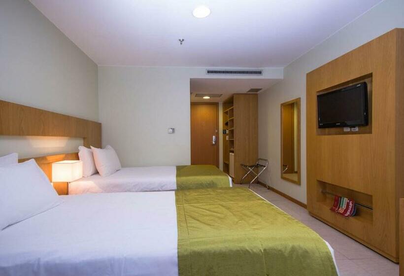 Quarto Estandar Individual, Naoum