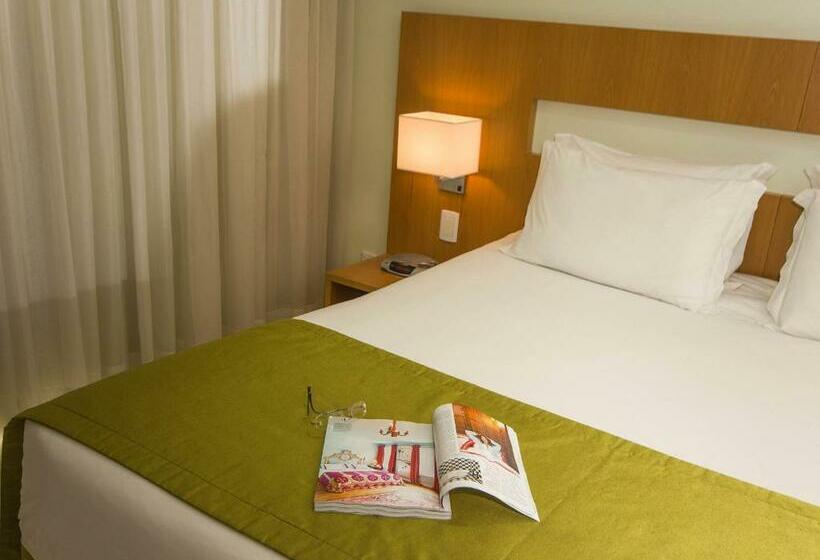 Quarto Estandar, Naoum