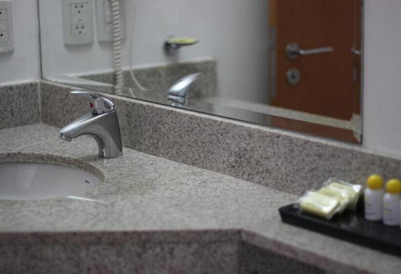 Quarto Triplo Estandar, Naoum