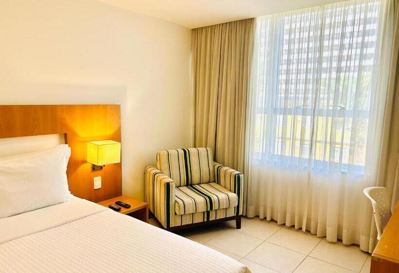 Quarto Estandar, Naoum
