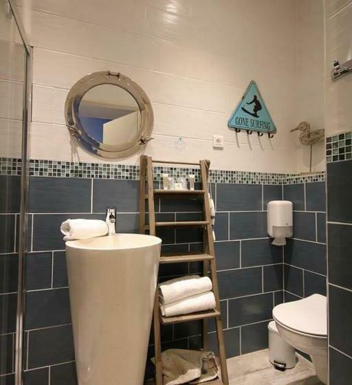 Трехместный Номер Комфорт, The Originals Boutique, Hôtel Lakeside, Biscarrosse , Lac