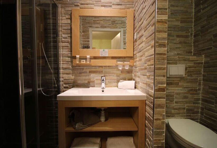Трехместный Номер Комфорт, The Originals Boutique, Hôtel Lakeside, Biscarrosse , Lac