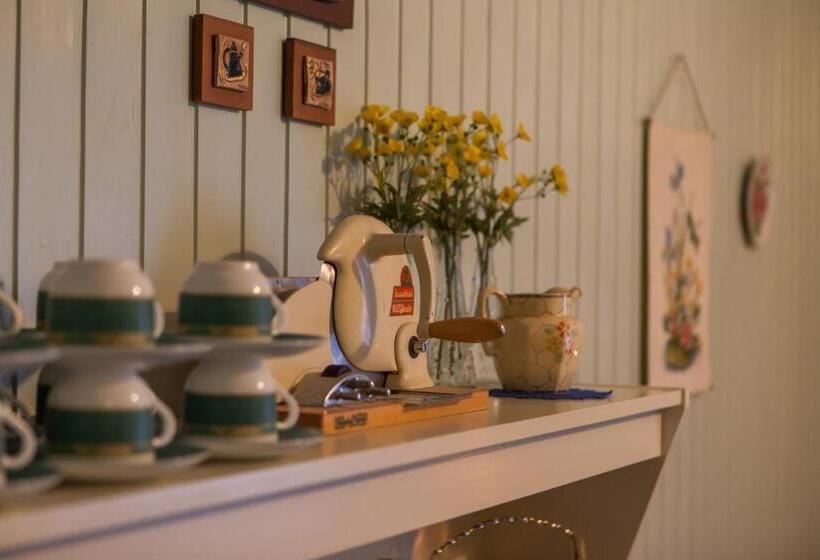 اتاق استاندارد سه تخته با سرویس بهداشتی مشترک, Guesthouse Isafjordur  Gamla