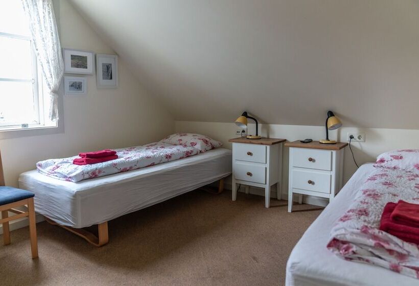اتاق استاندارد با سرویس بهداشتی مشترک, Guesthouse Isafjordur  Gamla