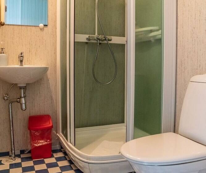 اتاق استاندارد سه تخته با سرویس بهداشتی مشترک, Guesthouse Isafjordur  Gamla