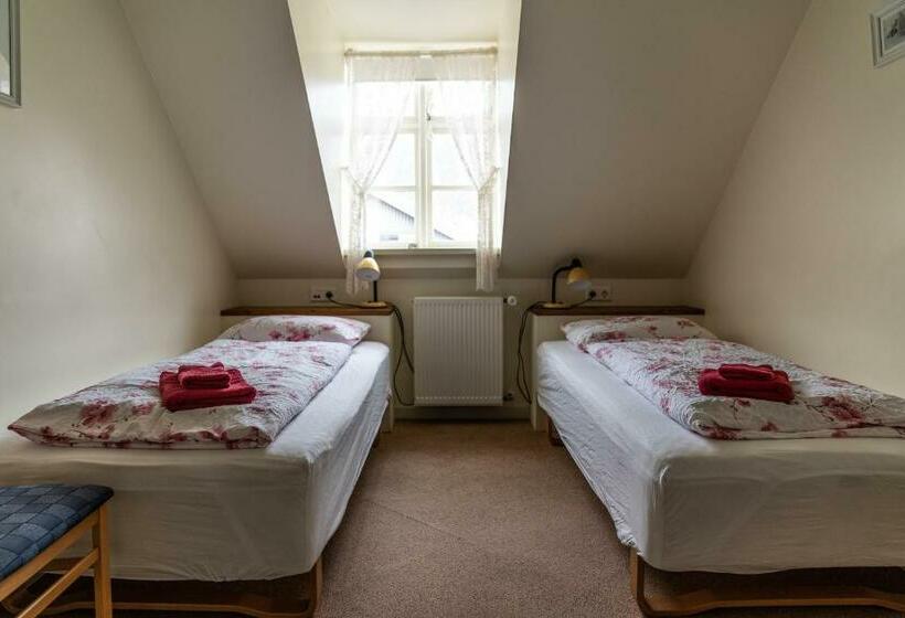 اتاق استاندارد با سرویس بهداشتی مشترک, Guesthouse Isafjordur  Gamla