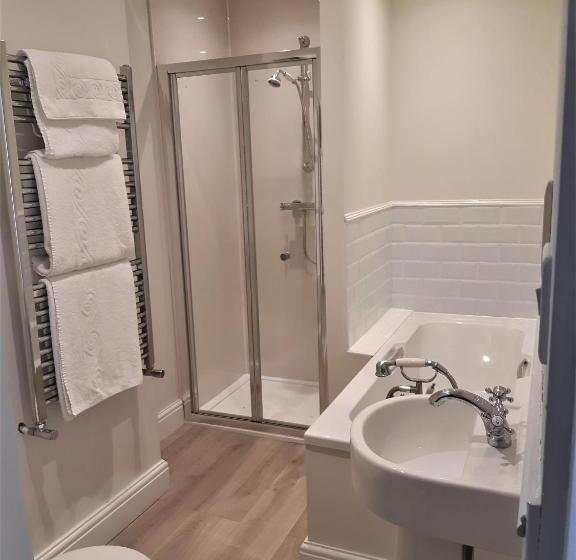 Семейный Номер, Lowbyer Manor Country House