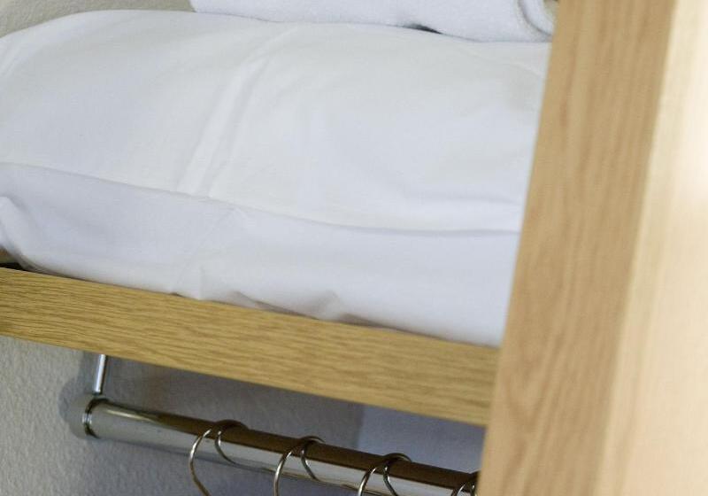 Номер Стандарт, B&b Hotel Saint Etienne La Terrasse