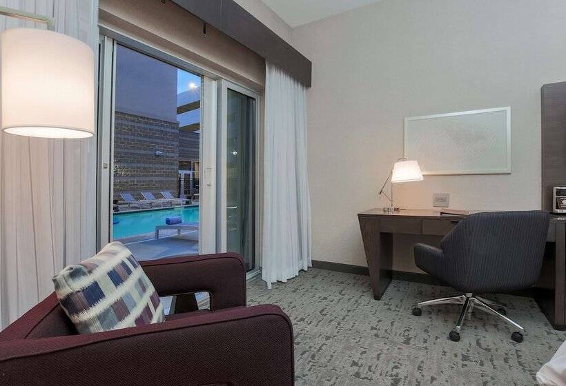 Quarto standart cama de casal, Doubletree By Hilton Evansville