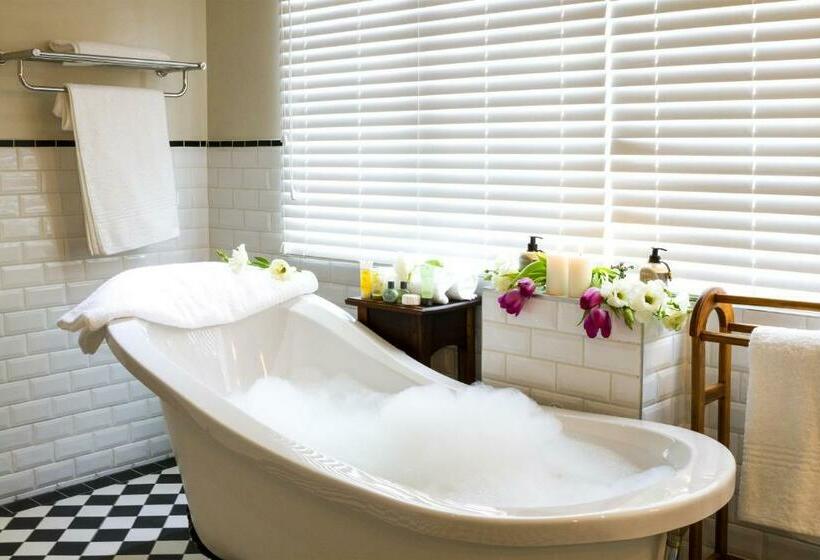 Номер Deluxe с Балконом, Royal St. Andrews Hotel, Spa And Conference Centre