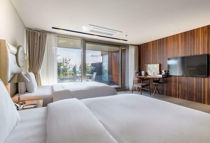 Студия Стандарт, Bayhill Pool & Villa