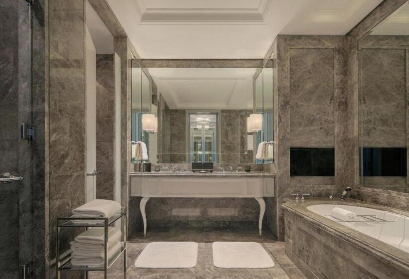 اتاق استاندارد با تخت دو نفره بزرگ, The St. Regis Kuala Lumpur