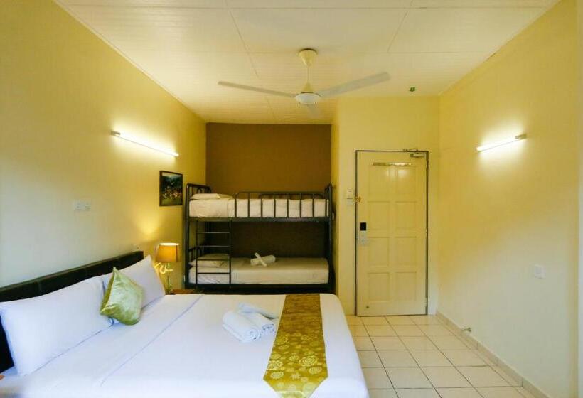 اتاق چهار تخته با دستشویی مشترک, Golden Lodge