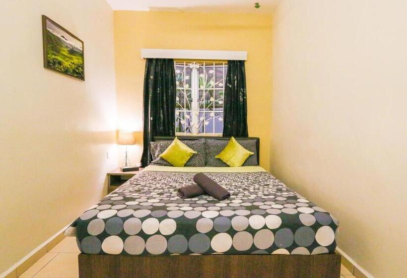 اتاق اکونومی, Golden Lodge