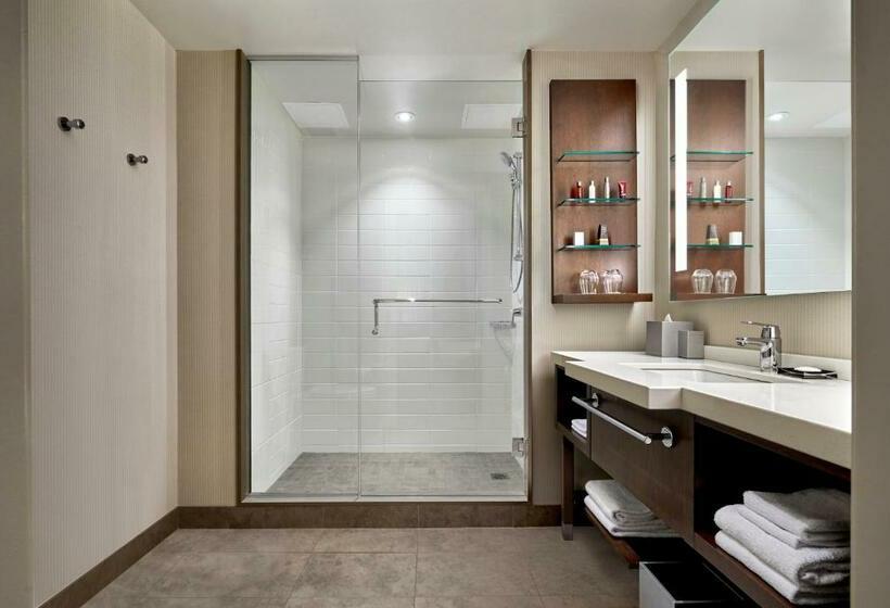 Стандартный Номер Кровать Кинг, Calgary Airport Marriott Interminal