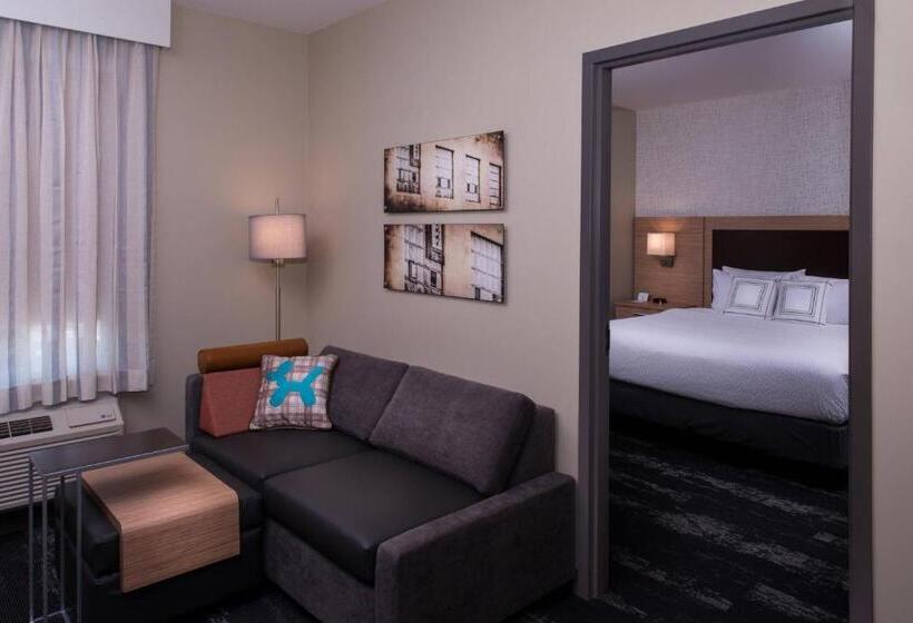 带大床的套房, Towneplace Suites By Marriott Saskatoon