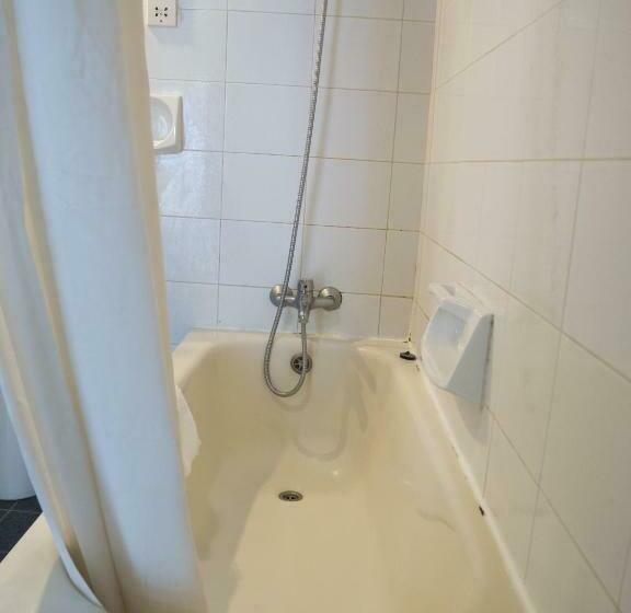اتاق استاندارد سه نفره, Huli  & Apartments