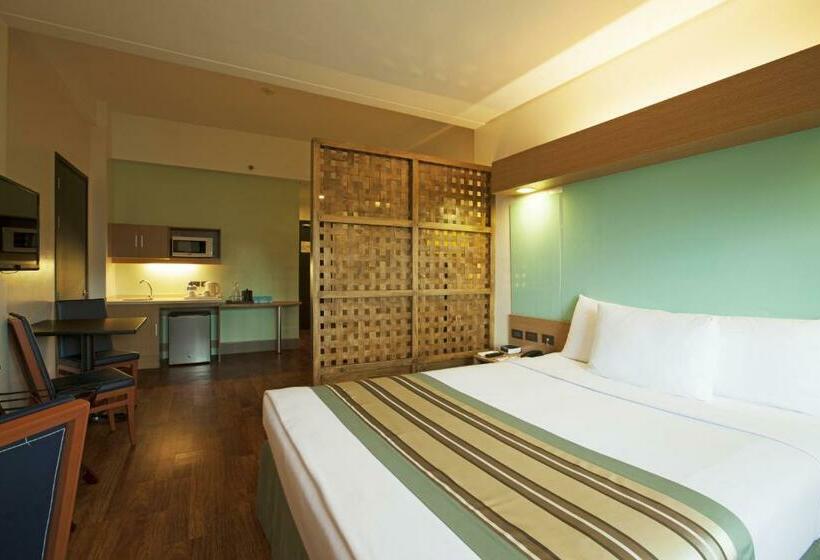 Люкс, Microtel By Wyndham South Forbes Near Nuvali