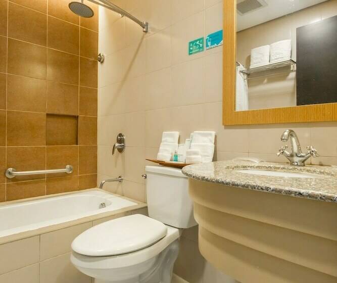Люкс, Microtel By Wyndham South Forbes Near Nuvali