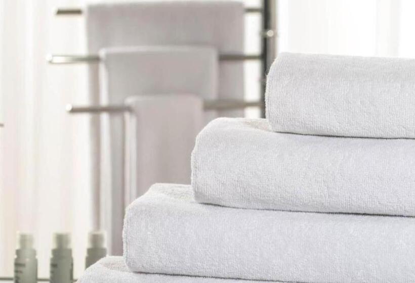 سوییت سوپریور, Refresh Boutique Suites   Central Point