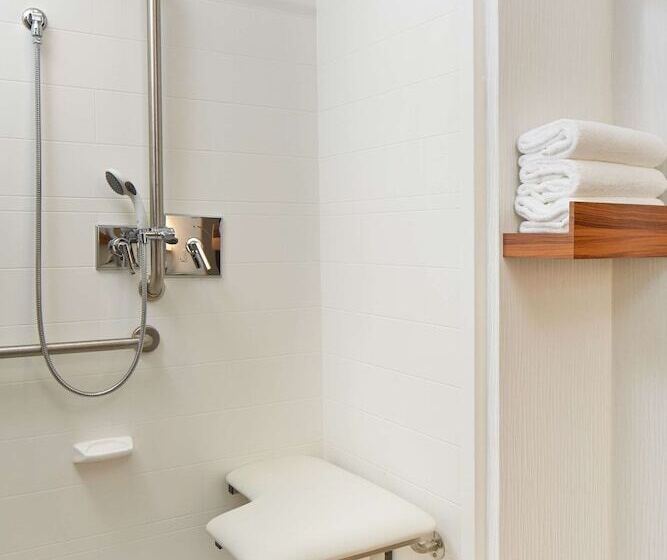Номер Стандарт Адаптированный для Инвалидов, Hilton Garden Inn Boston/marlborough