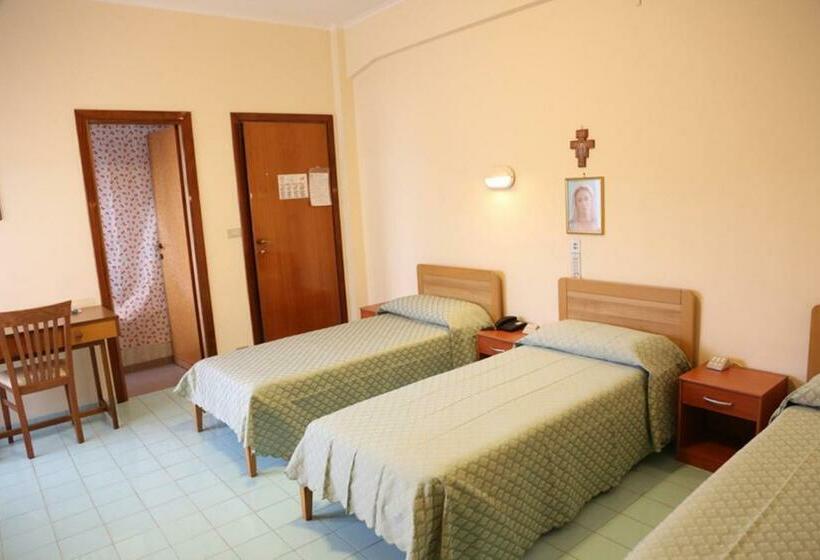 חדר סטנדרט לשלושה, Casa Piccole Ancelle Di Cristo Re