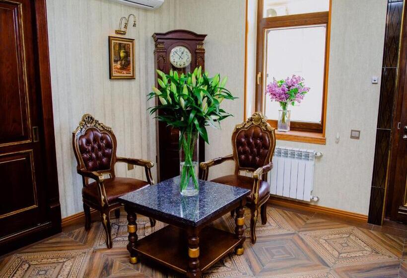 Номер Стандарт, Royal Antique Boutique