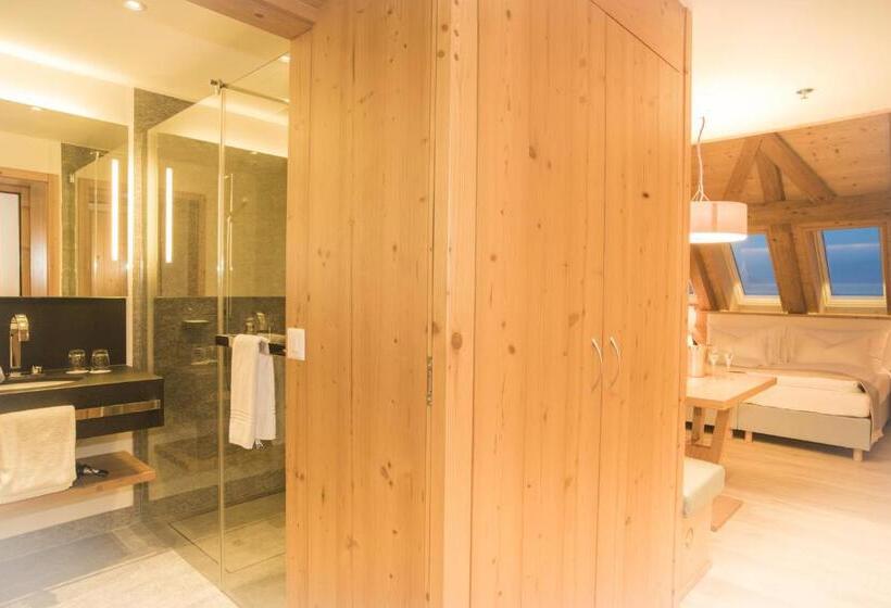 سوئیت با وان آب گرم, Friedheim
