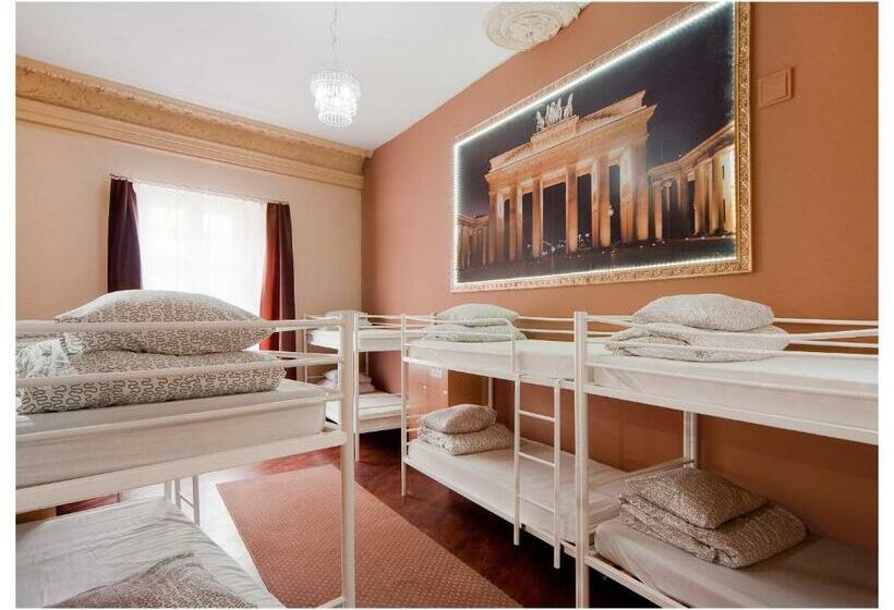 Кровать в Общей Комнате, One World Hostel Kraków