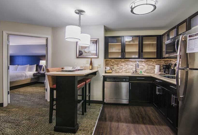 Люкс 2 Спальни, Staybridge Suites Marquette, An Ihg