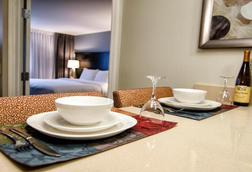 Quarto Estandar Cama King para Deficientes Físicos, Staybridge Suites Marquette, An Ihg