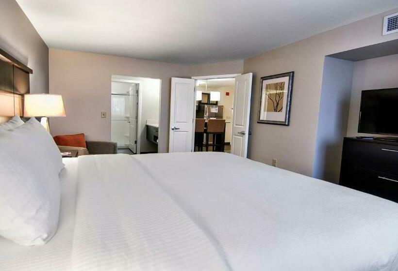 Люкс Кровать Кинг, Staybridge Suites Marquette, An Ihg