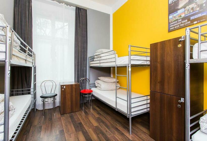 Кровать в Общей Комнате, One World Hostel Kraków