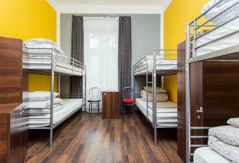 Кровать в Общей Комнате, One World Hostel Kraków