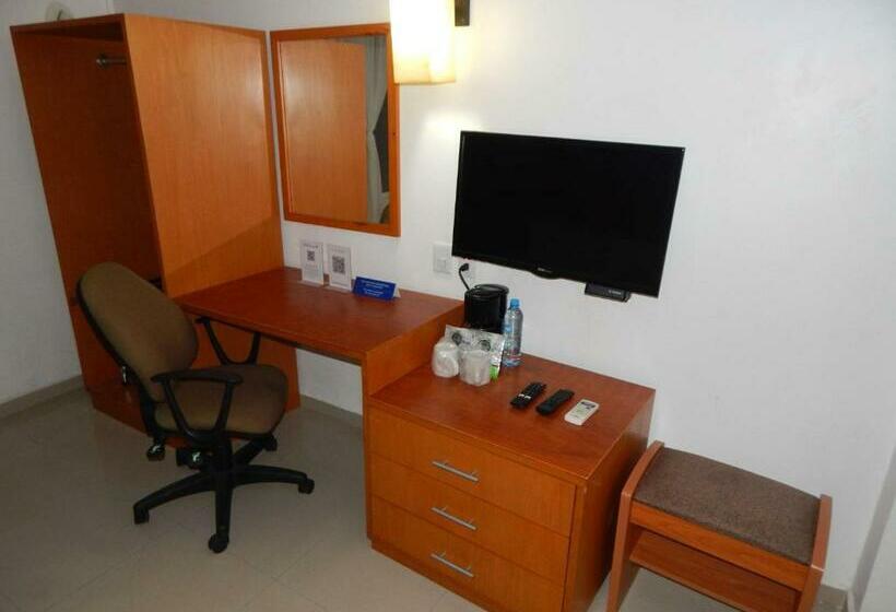 キングサイズベッドのスタンダードルーム, Best Western Minatitlan