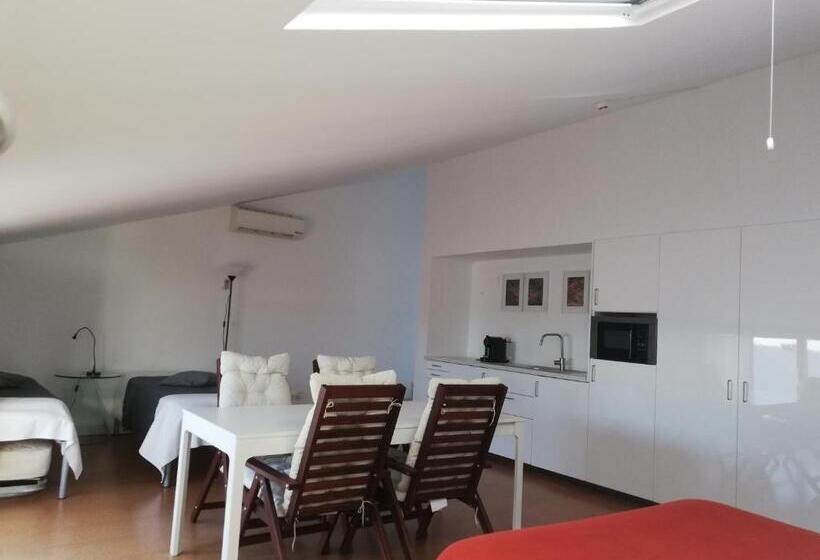 استودیو استاندارد با بالکن, Evora Inn