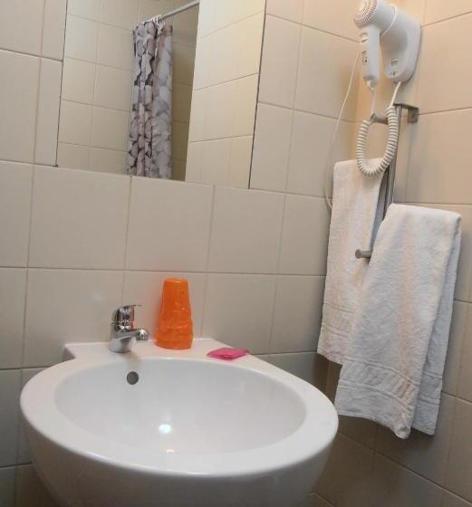 اتاق راحتی سه تخته, Evora Inn