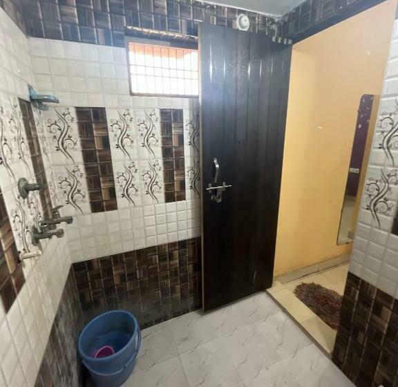 Трехместный Номер Классика, Oyo Desi Tadka Hotal