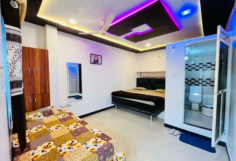 Quarto Familiar, Pallav Guest House