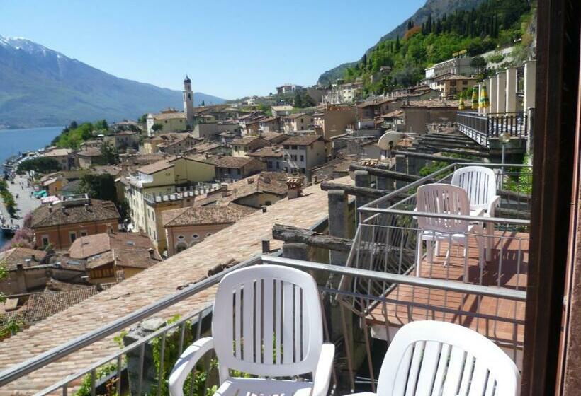 اتاق استاندارد یک نفره, Castell   Montagnoli Group
