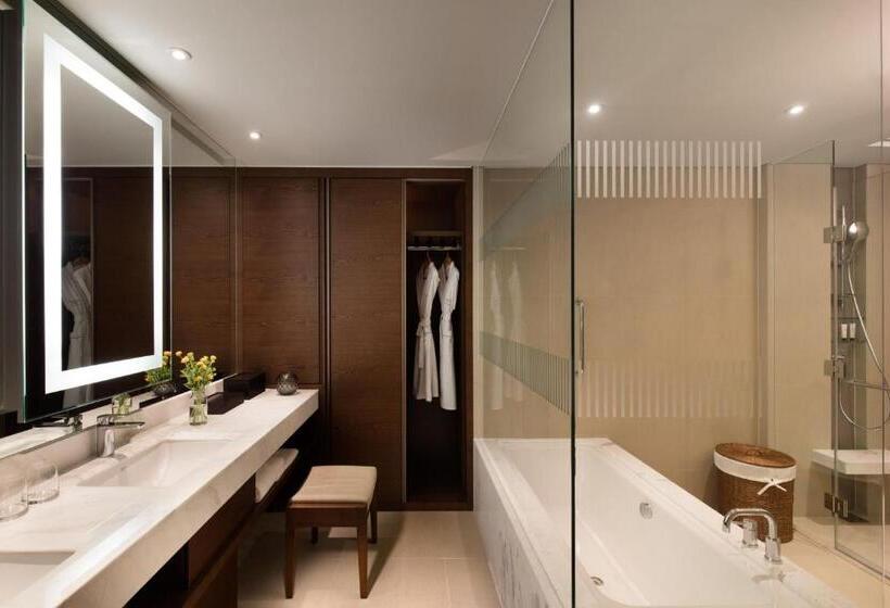 Suite Cama King, Courtyard By Marriott Seoul Namdaemun