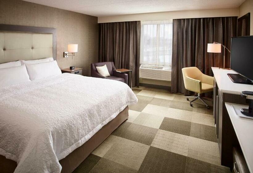 适合残疾人士使用的带超级大床的标准间, Hampton Inn By Hilton Sarnia/point Edward