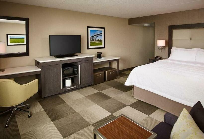 带大床的标准间, Hampton Inn By Hilton Sarnia/point Edward