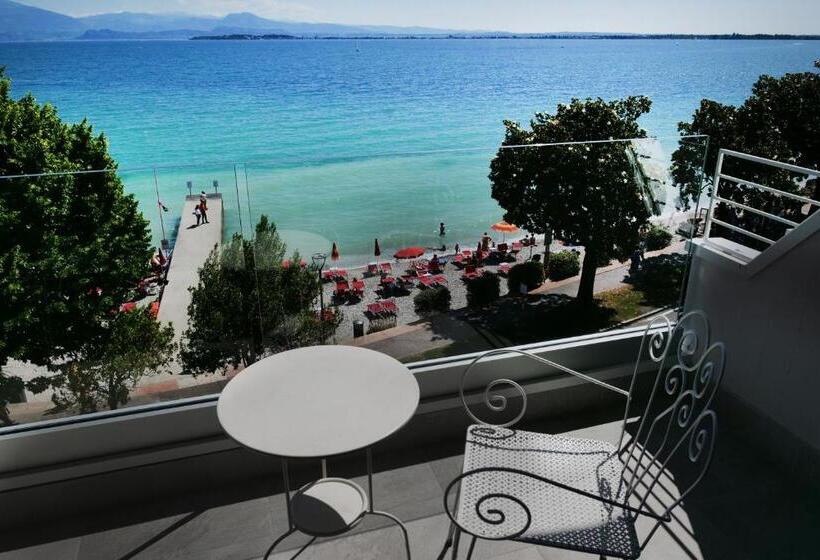 اتاق استاندارد با چشم‌انداز دریاچه, Riviera