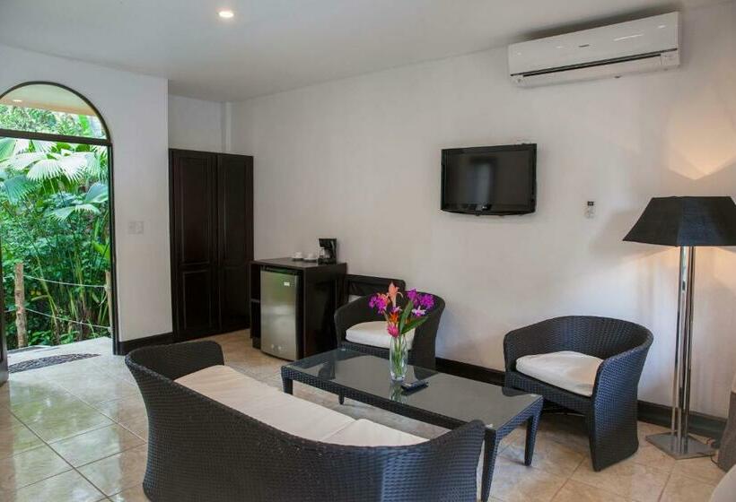 Четырехместный номер Премиум, Tifakara Boutique Hotel & Birding Oasis