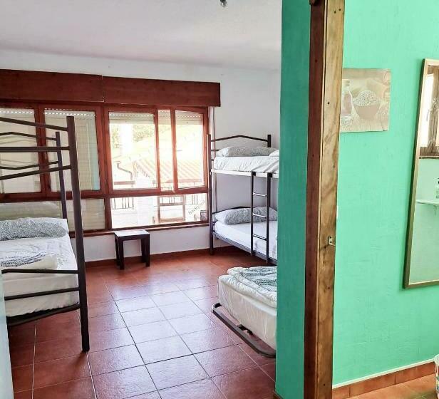 家庭间, Llanes Surfcamp & Hostel
