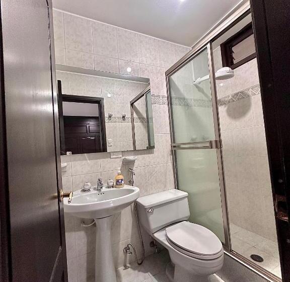 اتاق استاندارد با چشم‌انداز استخر, The View Hostel & Lounge