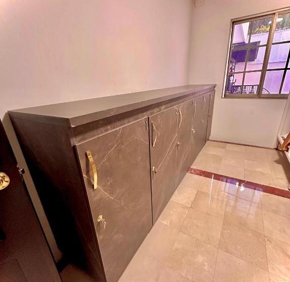 اتاق استاندارد با چشم‌انداز استخر, The View Hostel & Lounge